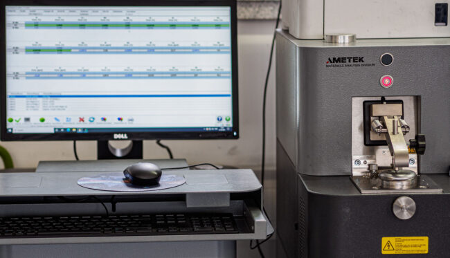 Metallurgische Analyse, Chemische Analyse, Spectralanalyse, Funkenspectrometer, Metallanalyse, Optische Emissionstechnologie, METTEC GUSS