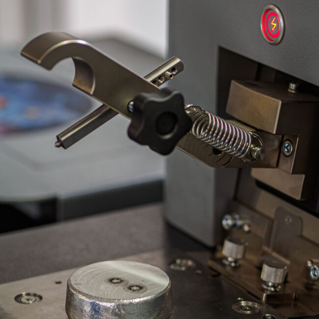 Metallurgische Analyse, Chemische Analyse, Spectralanalyse, Funkenspectrometer, Metallanalyse, Optische Emissionstechnologie, METTEC GUSS